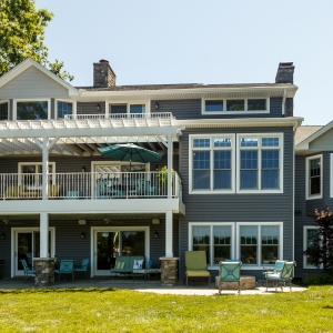 10 - Back - Lake View
